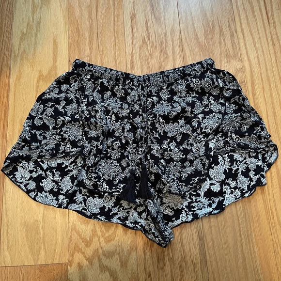 Abercrombie & Fitch Patterned Flowy Shorts - Picture 1 of 3